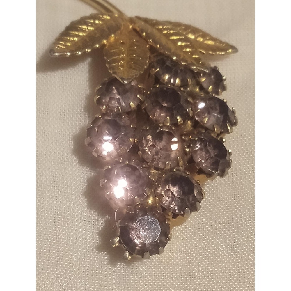 Mid Century Grape Cluster Brooch Amethyst Austrian Crystal – Gold Tone Leaves